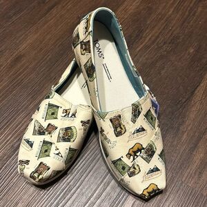 Outdoor Themed TOMS Size 7